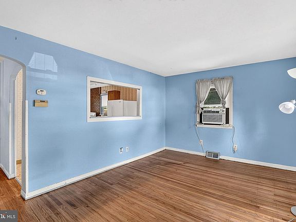 2nd image of 303 Wynnewood Rd