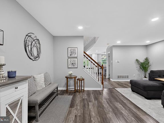 3rd image of 2402 Mallard Ln