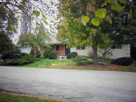 2nd image of 16750 Beechwood Ln