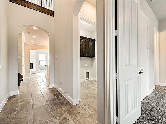 5th image of 1025 Taylor Dr