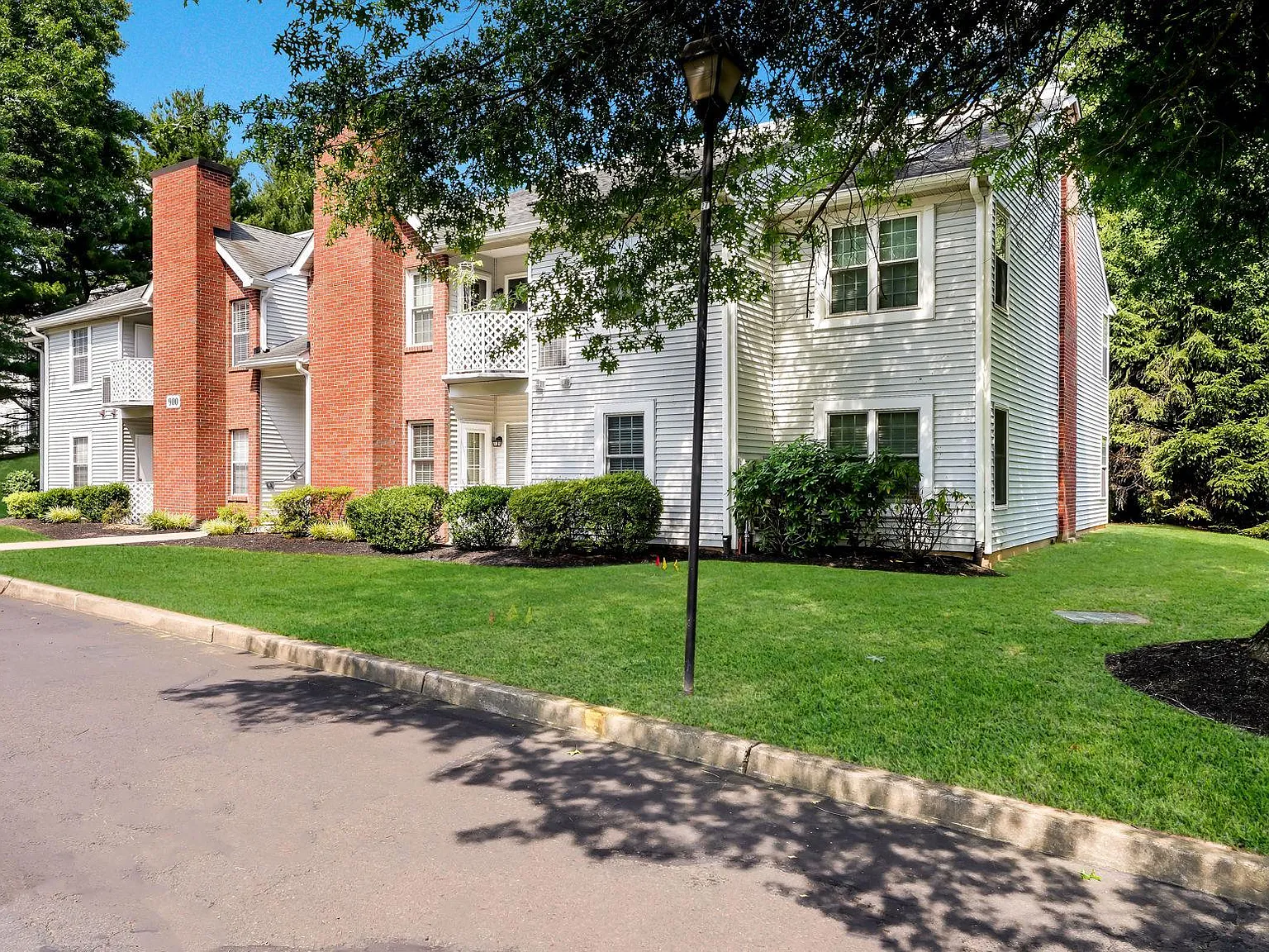 2 bed, 2.0 bath, 971 sqft, $2,300 — Photo 3