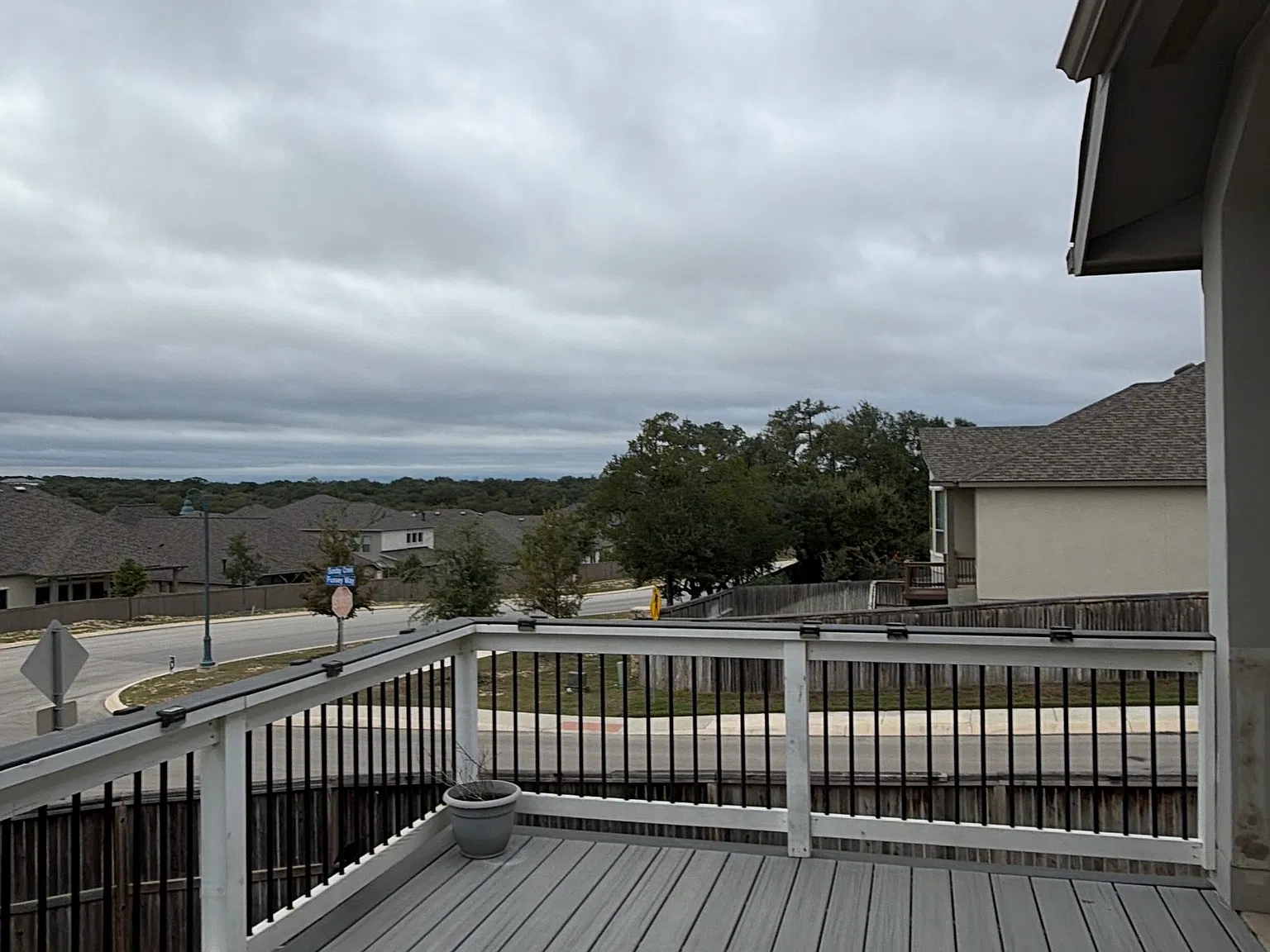 1102 Cadogan Squire — Photo 3