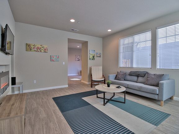 2nd image of 622 Montage Cir