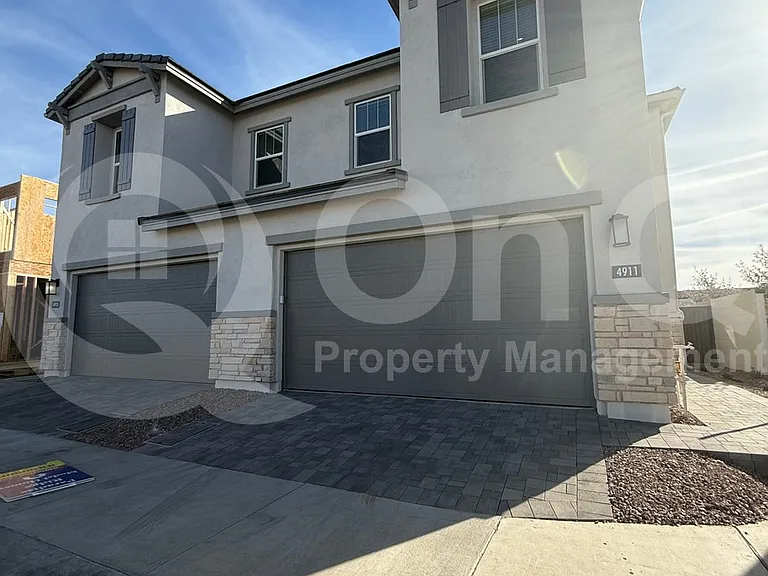 4911 E Village Dr — Photo 2