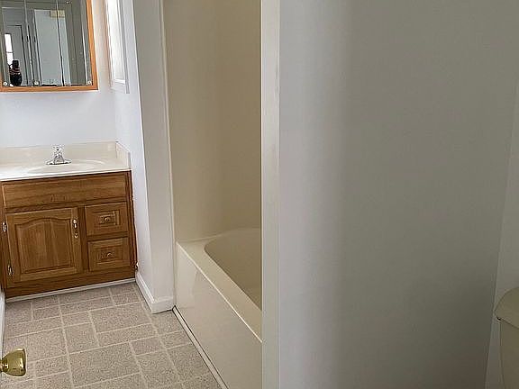 5th image of 122 Park Ave