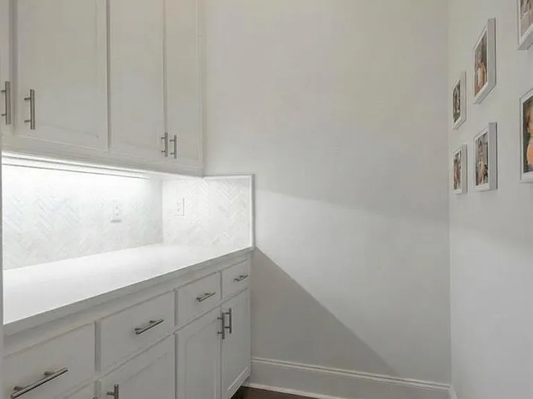 5139 Cheneau Ln — Photo 8