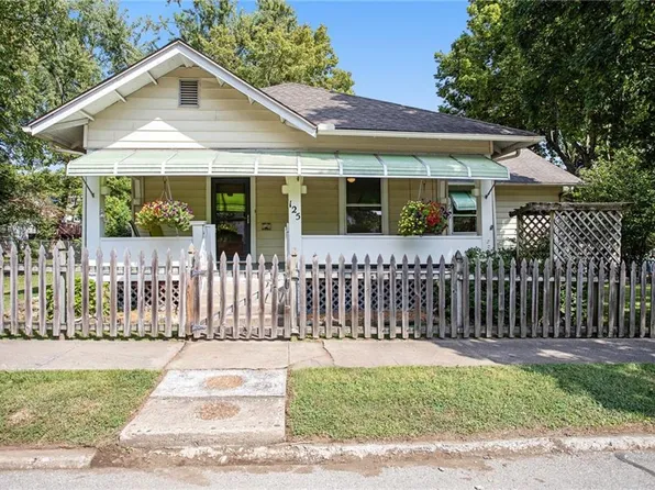 125 N Leonard St, Liberty, MO 64068