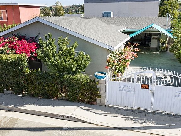 2nd image of 24746 Spruce St