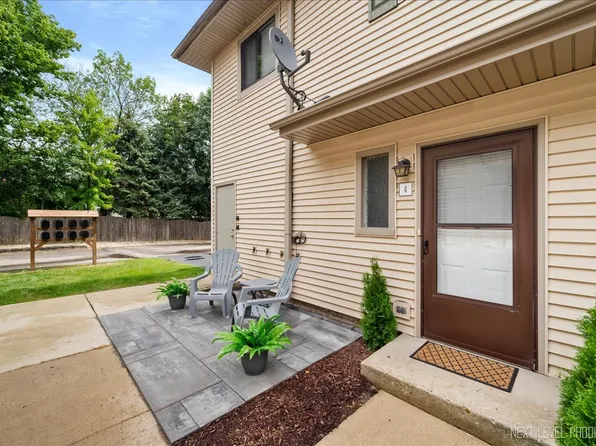 2S713 Winchester Cir E #4, Warrenville, IL 60555