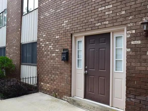 1553 Creekside Rd, Whitehall, PA 18052