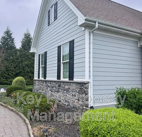155 Harrogate Dr — Photo 8