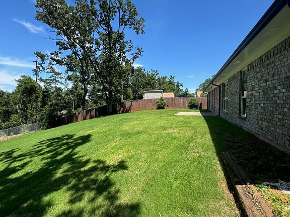 3rd image of 302 Woodhaven Dr