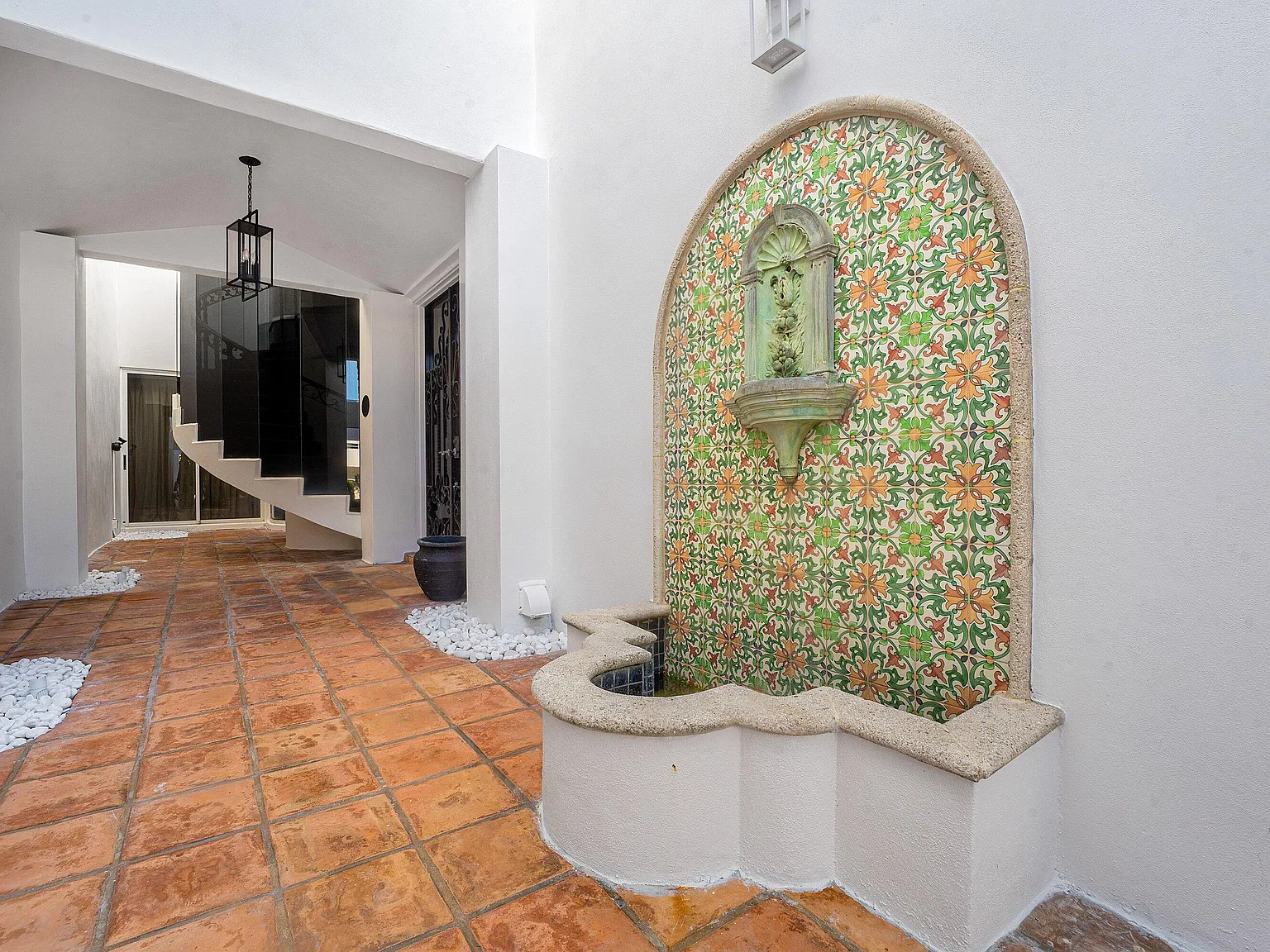 4 bed, 5.5 bath, 3902 sqft, $65,000 — Photo 3