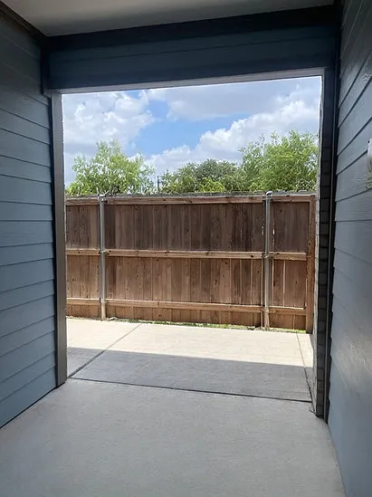 2 bed, 2.5 bath, 1199 sqft, $1,275 — Photo 2