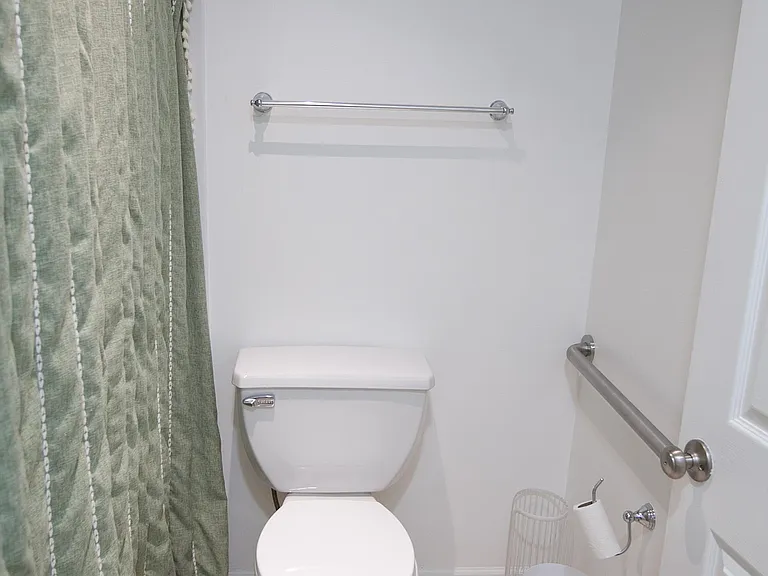 4328 State Line Rd #1 — Photo 8