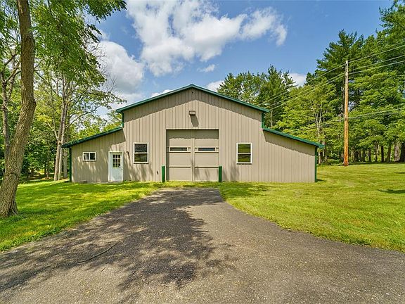 4th image of 1007 Montrose Tpke