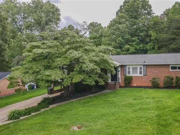 241 Commonwealth Dr, Winston Salem, NC 27104