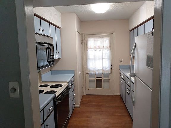 4th image of 102 Country Club Dr