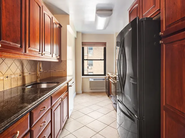 2 Tudor City Place image 16 of 18