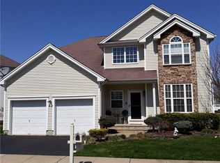 5 Quaker Ridge Ct, Monroe Township, NJ 08831