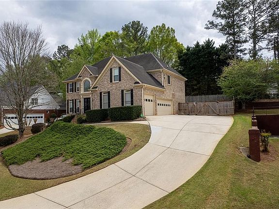 4th image of 875 Ingleside Dr