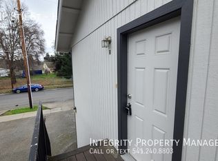 704 NE 8th St #H, Grants Pass, OR
