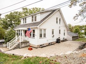 20 Summit Ave, Hawthorne, NJ