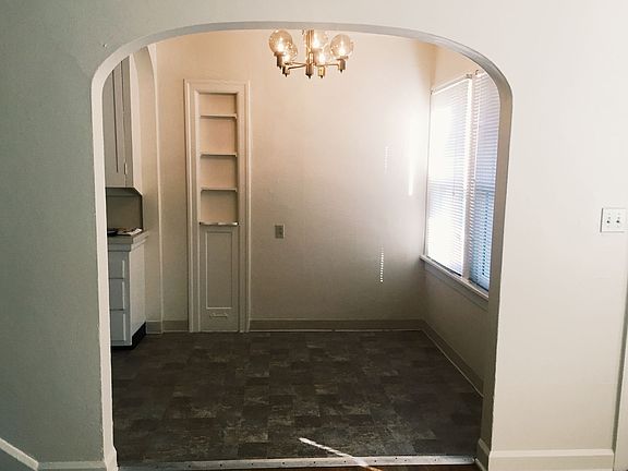 5th image of 2903-2919 SE Clay St #2905