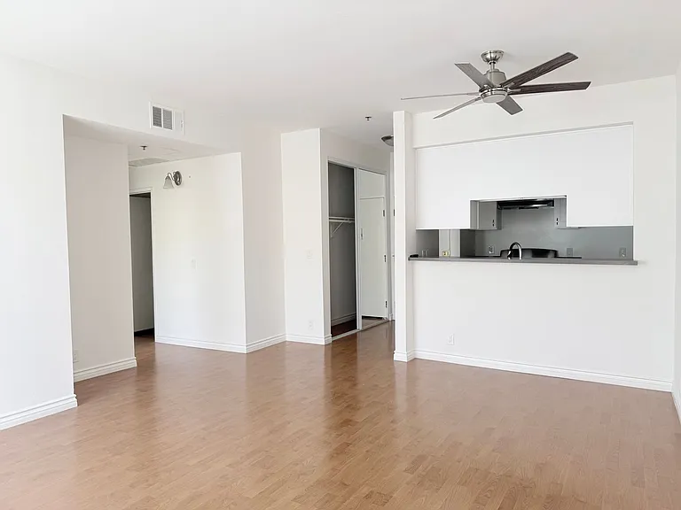 Perfectly situated 2 bedroom and 2 bathroom ! — Photo 17
