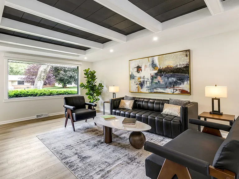 519 W Montclaire Ave — Photo 8