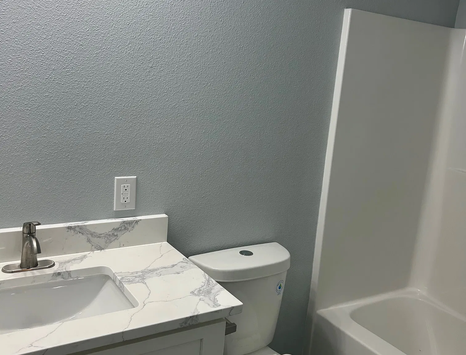 3 bed, 1000 sqft, $1,695 — Photo 2