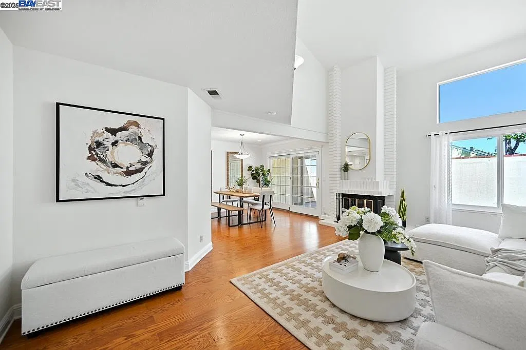 3 bed, 1731 sqft, $4,200 — Photo 3