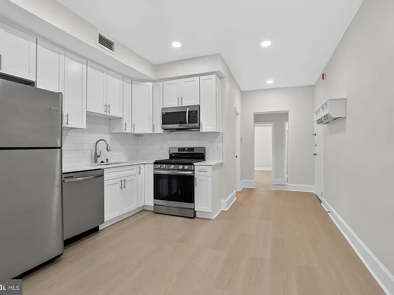 630 N 2nd St #2 — Photo 4