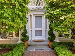 155 Hill St APT 5, Southampton, NY 11968