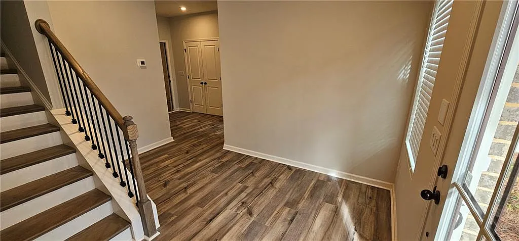 3 bed, 4.0 bath, 1985 sqft, $2,500 — Photo 3