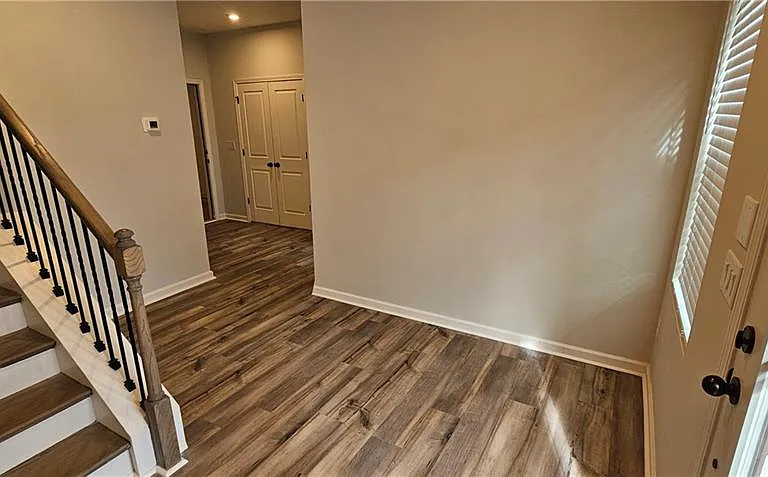 908 Colton Dr — Photo 3