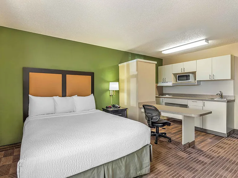 Studio Suite - 1 Queen Bed