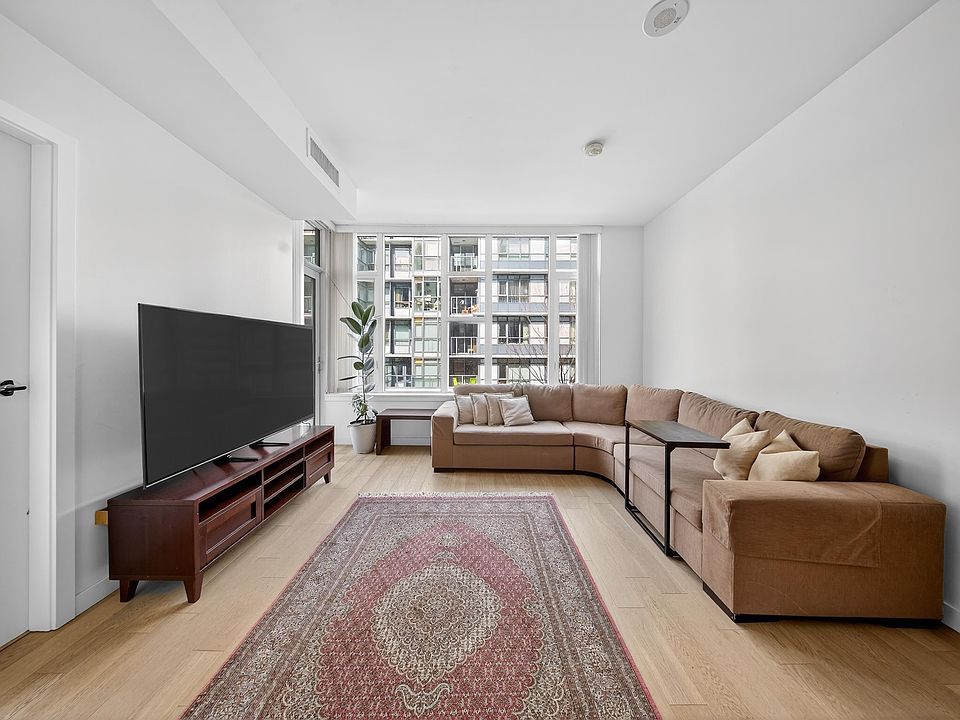 1st image of 2565 Maple St #301