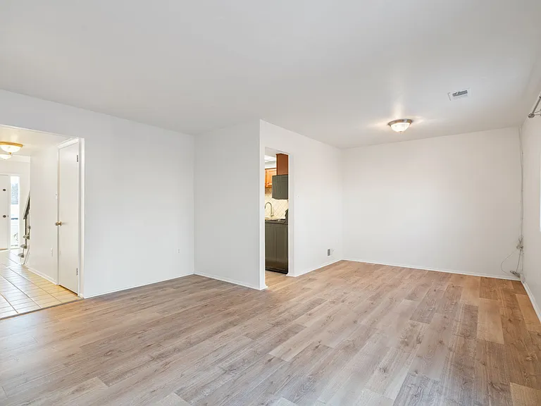 30 Carolina Ct — Photo 7