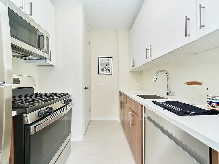 521 W 134th St #8A — Photo 8