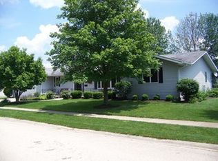 420 N Hickory St, Waterman, IL 60556