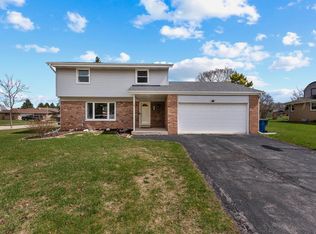 8102 S Mona Ct, Oak Creek, WI 53154