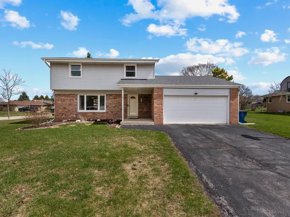 8102 South Mona COURT, Oak Creek, WI 53154