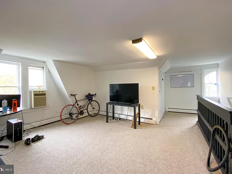 10 Princeton Ave — Photo 14