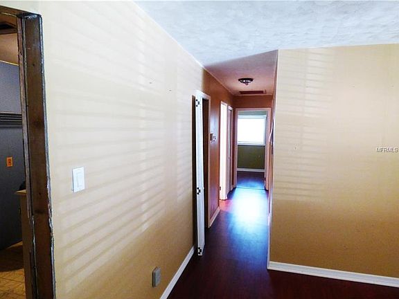 3rd image of 10404 N Lantana Ave