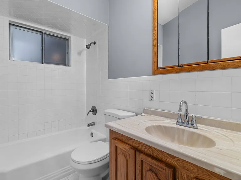550 Versailles Dr — Photo 13
