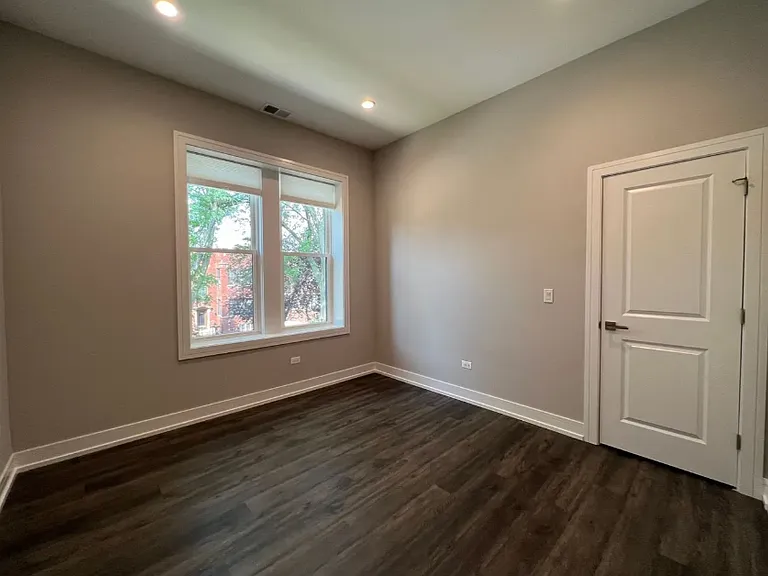 4851 N Claremont Ave #205 — Photo 8