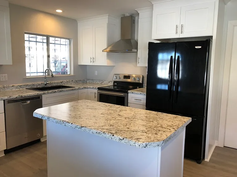 Kitchen & appliances new 6 years ago