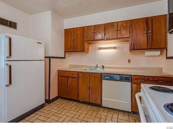 4th image of 5 Grand Circle Dr
