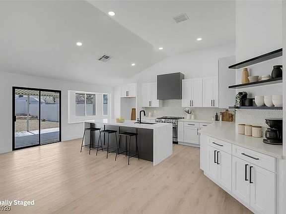 4th image of 363 El Pico Dr